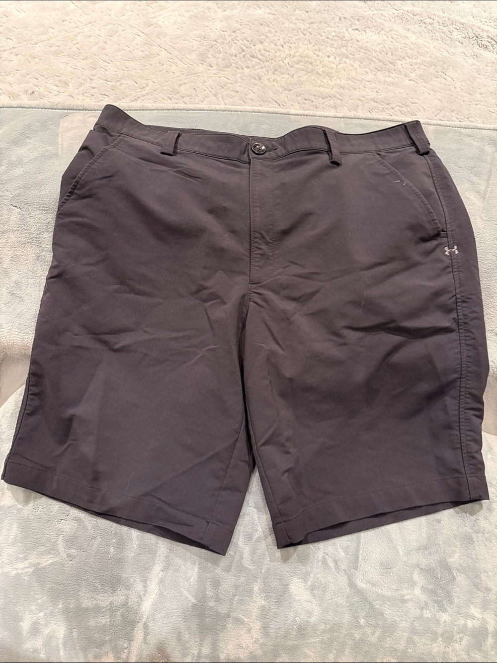 Under Armour Men’s Dark Gray Flat Front Golf Shorts